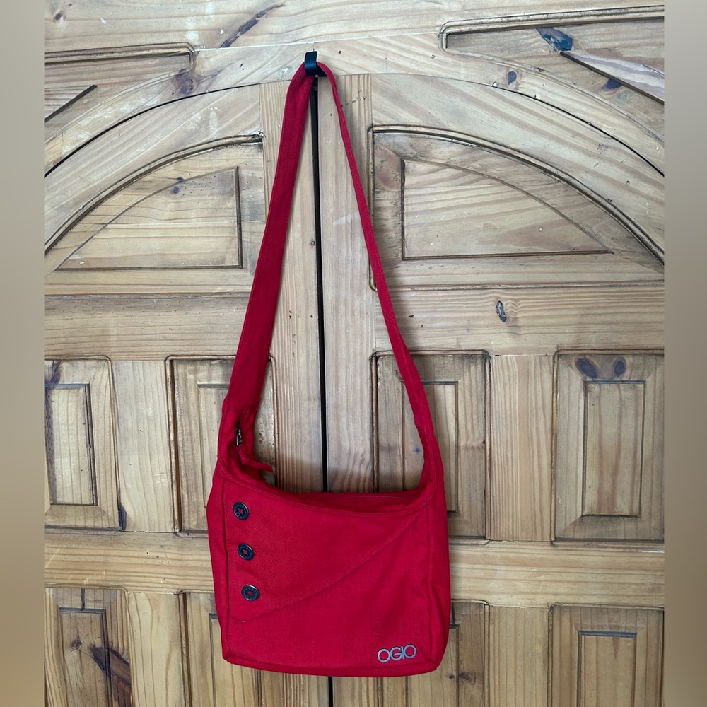 OGIO Brooklyn Tablet Crossbody in Red